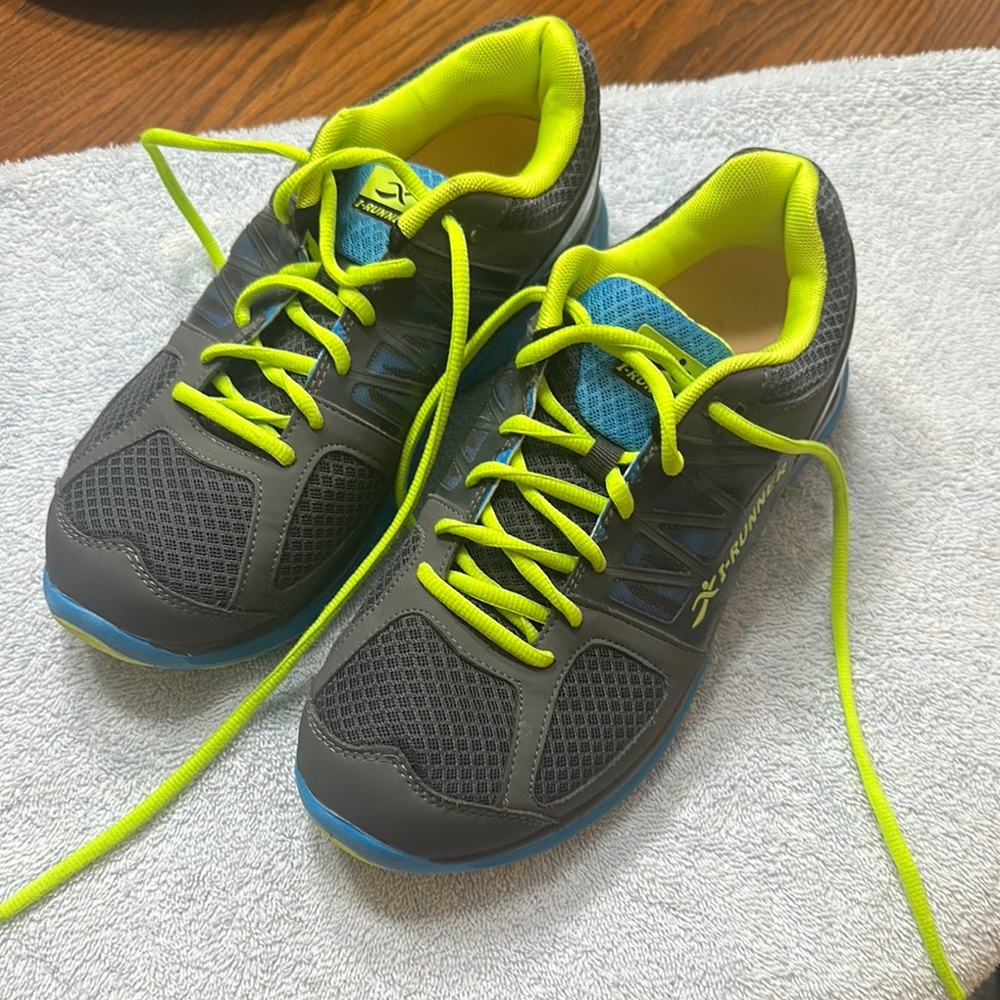 Grey/blue I-Runner Men’s tennis shoe. Size 101/2.  Excellent condition.